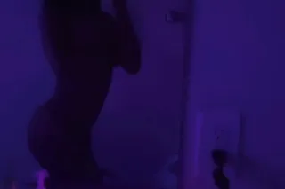 SLIMM SHORT PUSSY TIGHT AND WE... - Image 1