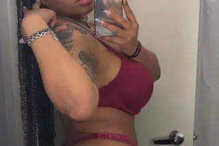 💦🍑BIG TITTIES AND BUBBLE BUTT ... - Image 1